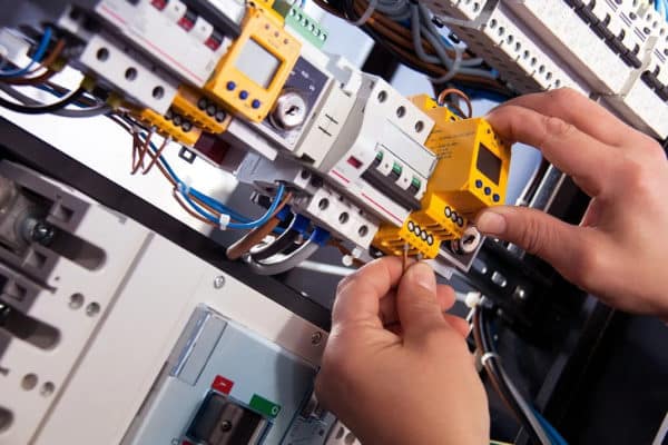 choose a professional electrician for electrical work